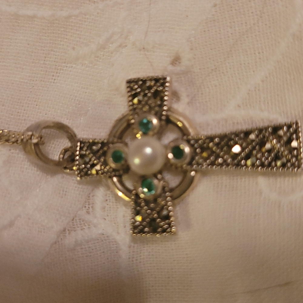 Genuine Emerald and Pearl Celtic Cross - Picture 2 of 9